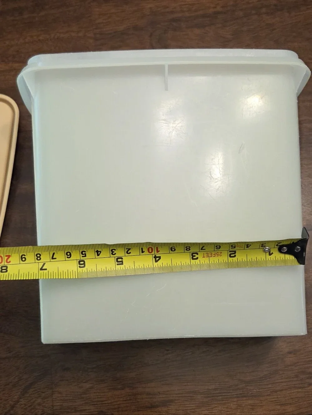 Vintage Tupperware Store & Pour Cereal Storage Container With Tan/Beige Lid